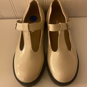 Cream Mary Jane Shoes kids 2